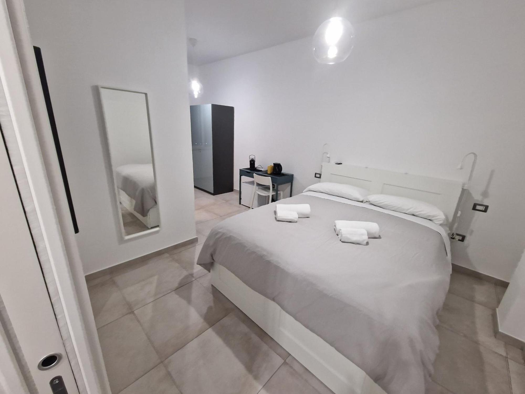 Neapolitan Skyscraper Suites Екстериор снимка