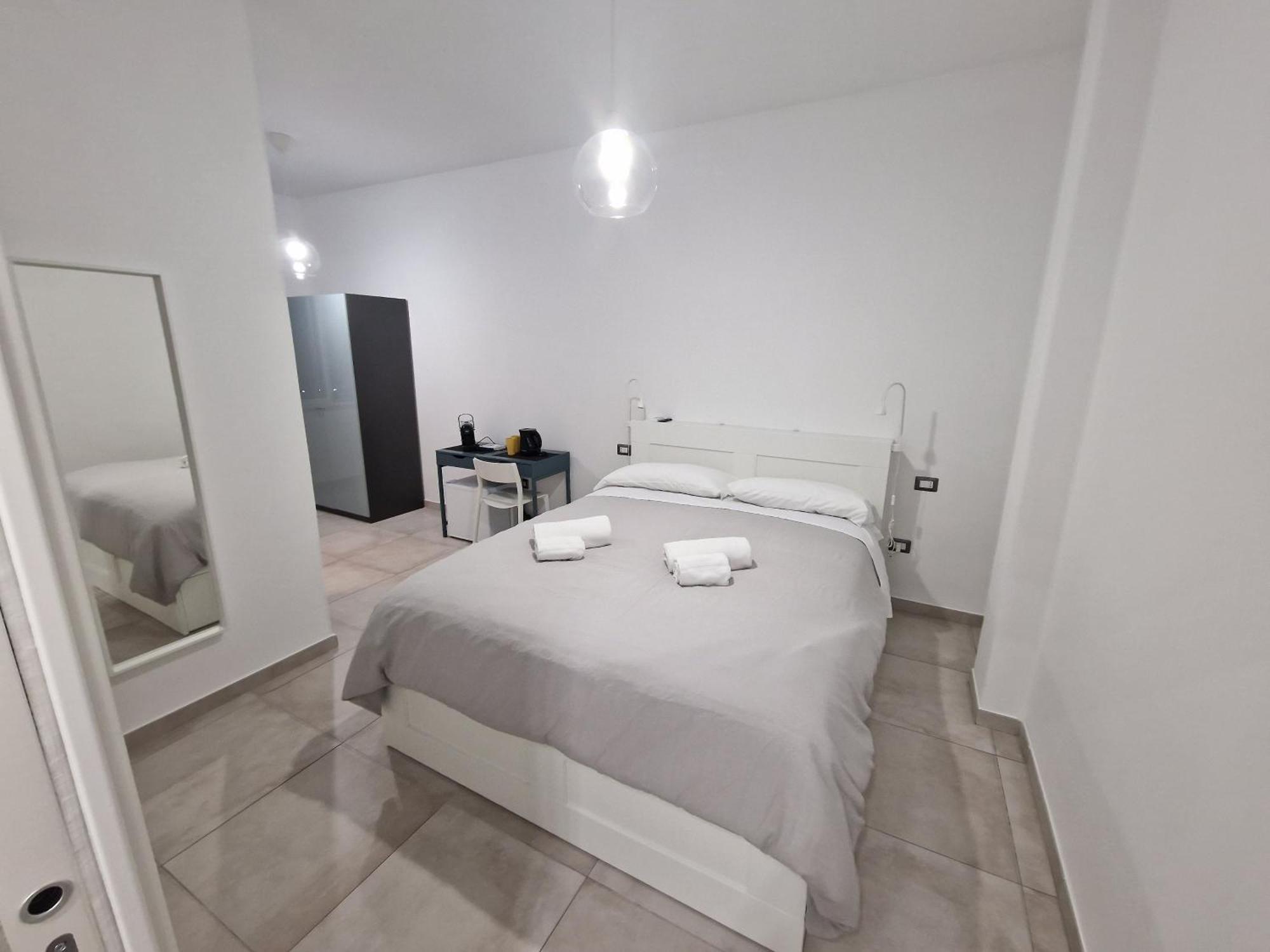 Neapolitan Skyscraper Suites Екстериор снимка