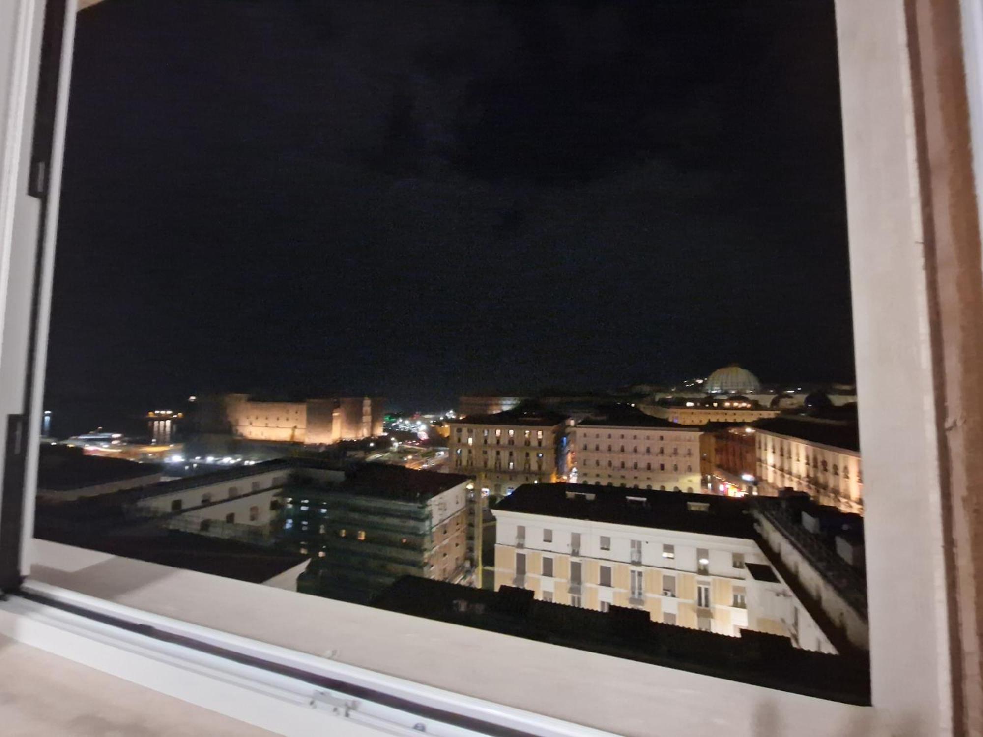 Neapolitan Skyscraper Suites Екстериор снимка