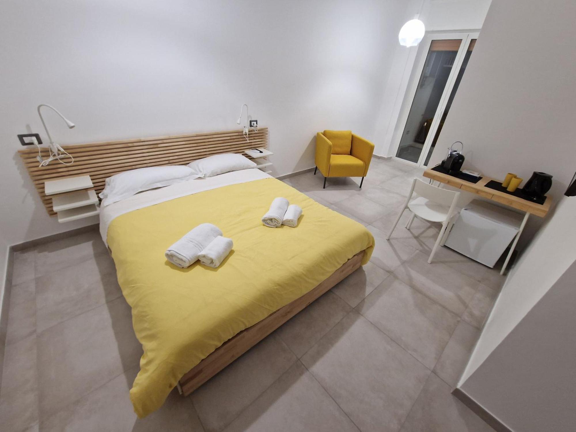 Neapolitan Skyscraper Suites Екстериор снимка