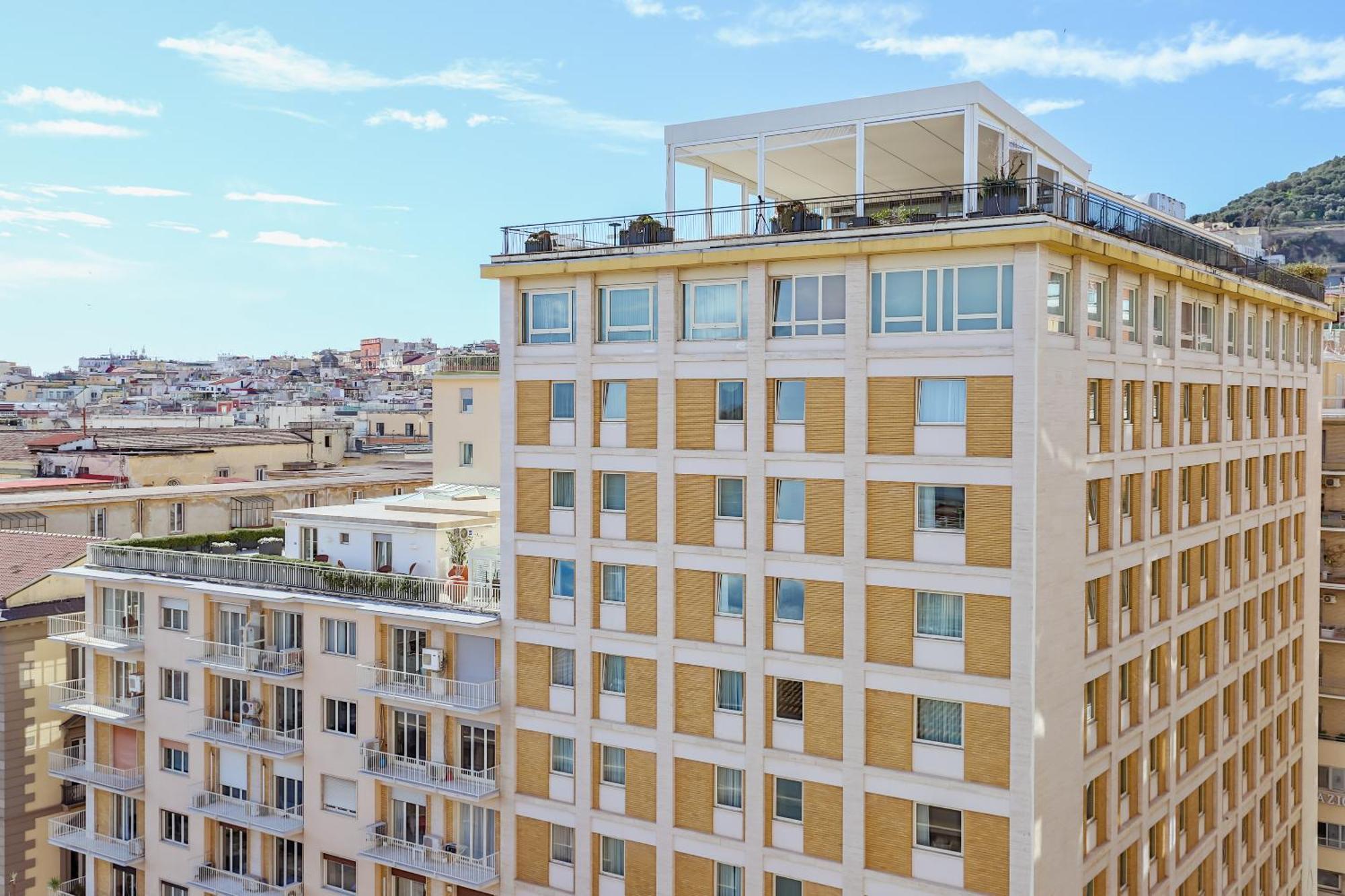 Neapolitan Skyscraper Suites Екстериор снимка