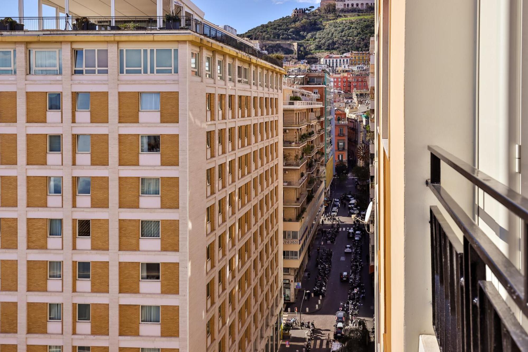 Neapolitan Skyscraper Suites Екстериор снимка