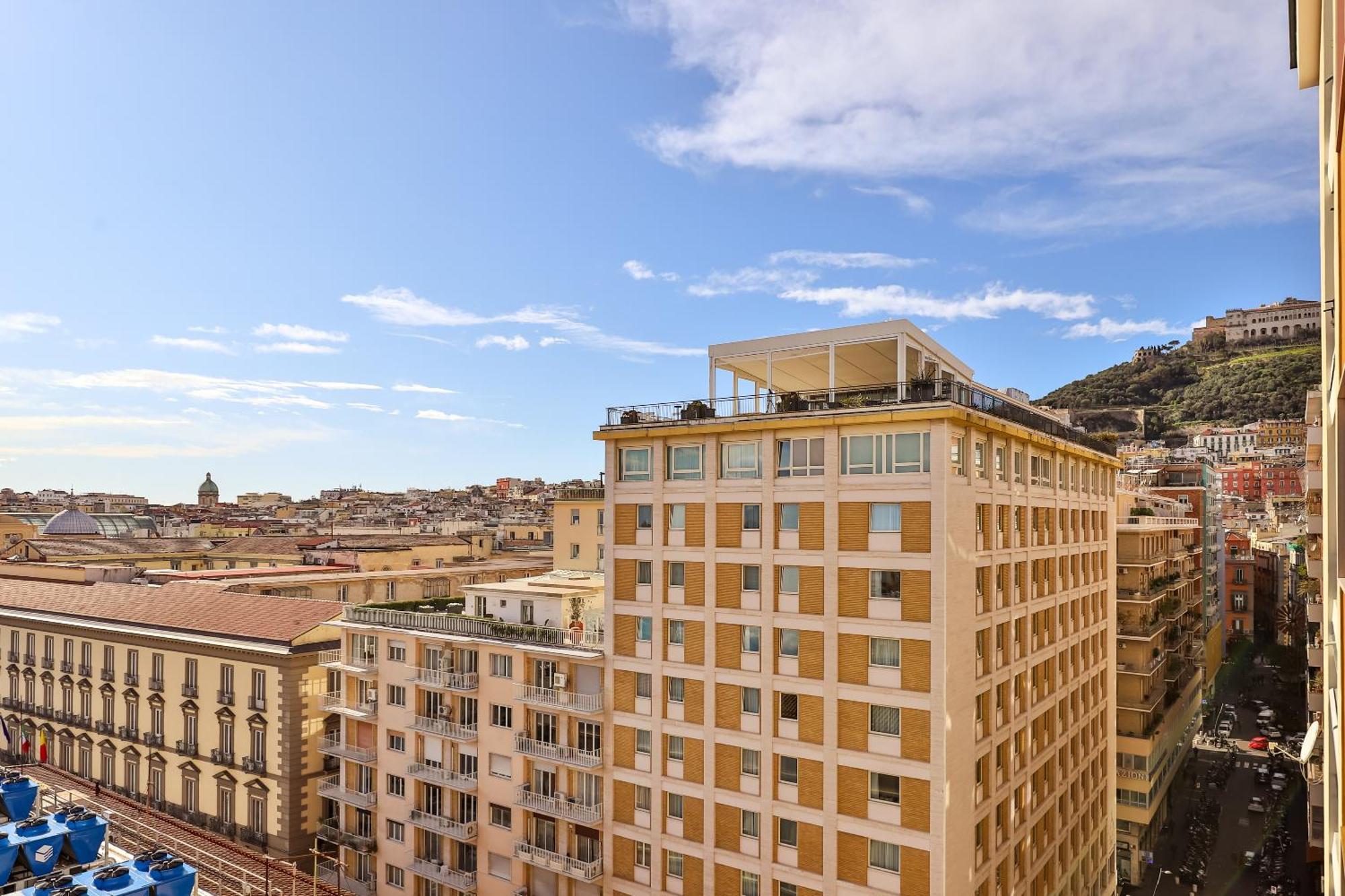 Neapolitan Skyscraper Suites Екстериор снимка